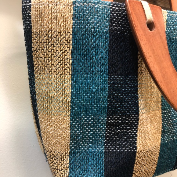 Clutch striped blue & beige with wooden handles. - Picture 5 of 8